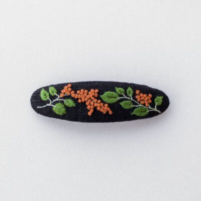 Barrette à cheveux brodée à l'aiguille avec motif fleurs