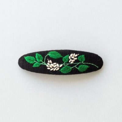 Barrette à cheveux motif fleur brodé à l'aiguille