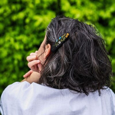 Barrette à cheveux brodée à l'aiguille motif fleurs