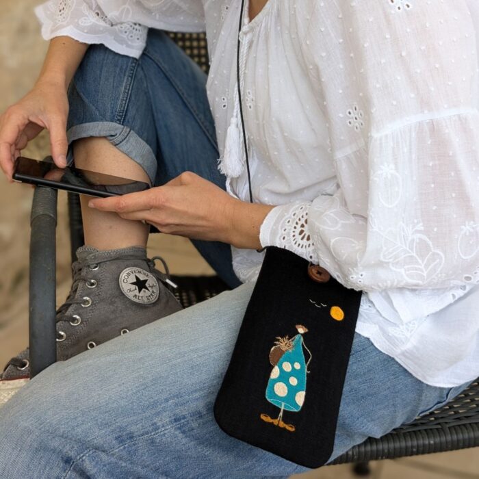 Pochette pour téléphone portable avec broderie